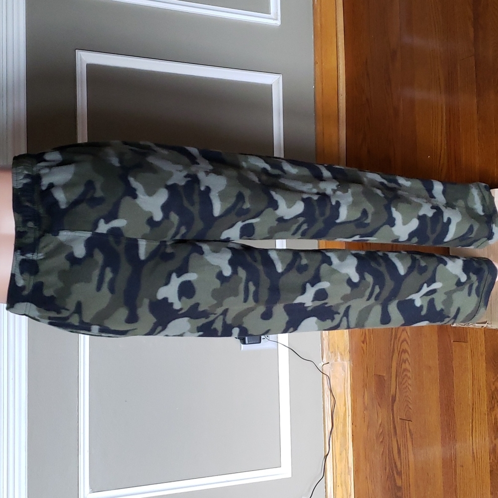 Fleece Camo Sweatpants - Picture 5 of 9